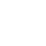 Fondo transparente con escudo del logotipo en color blanco de los 16 de Chile que ayudan a los refugios de montaña.